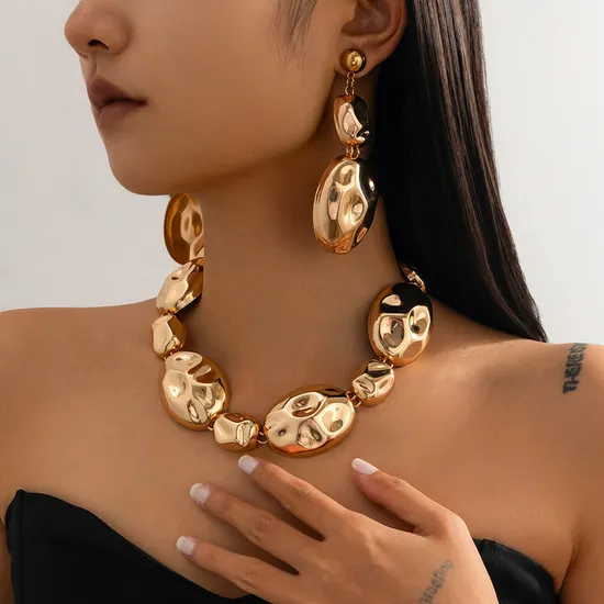 Fashionable Irregular Metallic Necklace 